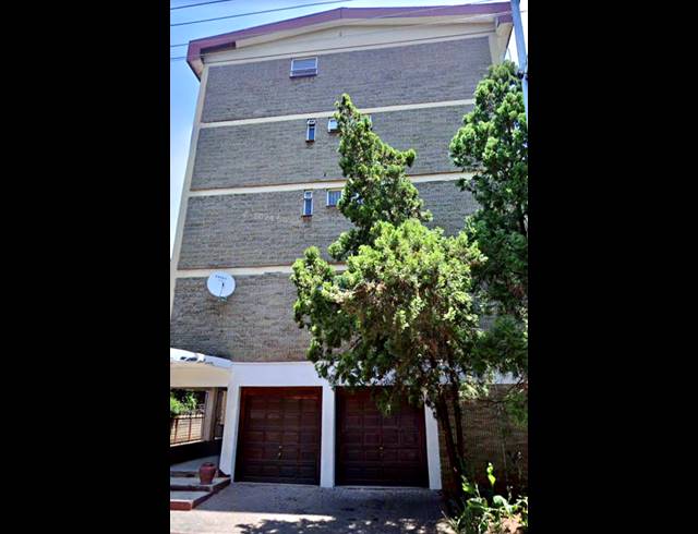 3 BEDROOM APARTMENT FOR SALE IN SUNNYSIDE